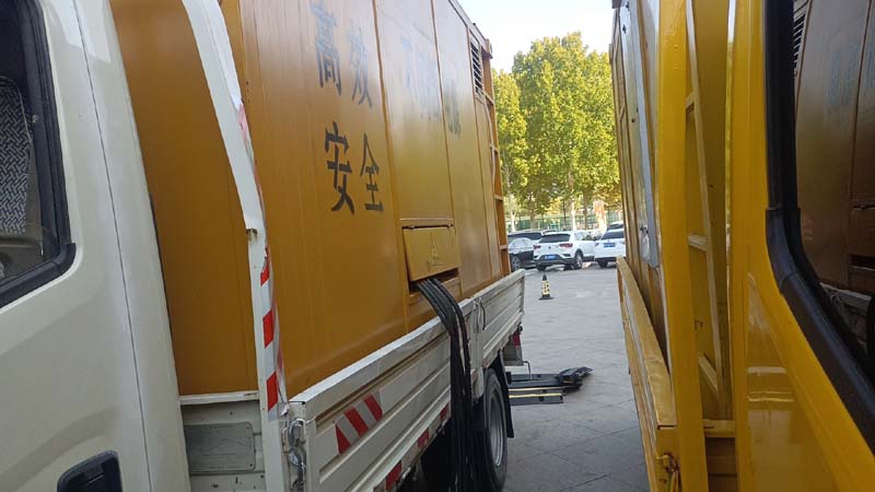 澜沧如何判断柴油发电机组和UPS电源的切换时间是否符合要求？