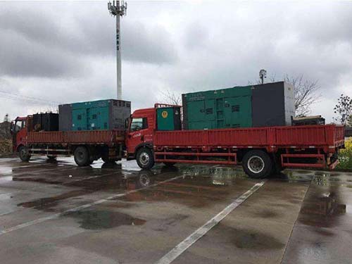 澜沧涂抹密封胶后，需要等待多长时间才能安装水冷式机油散热器密封件？